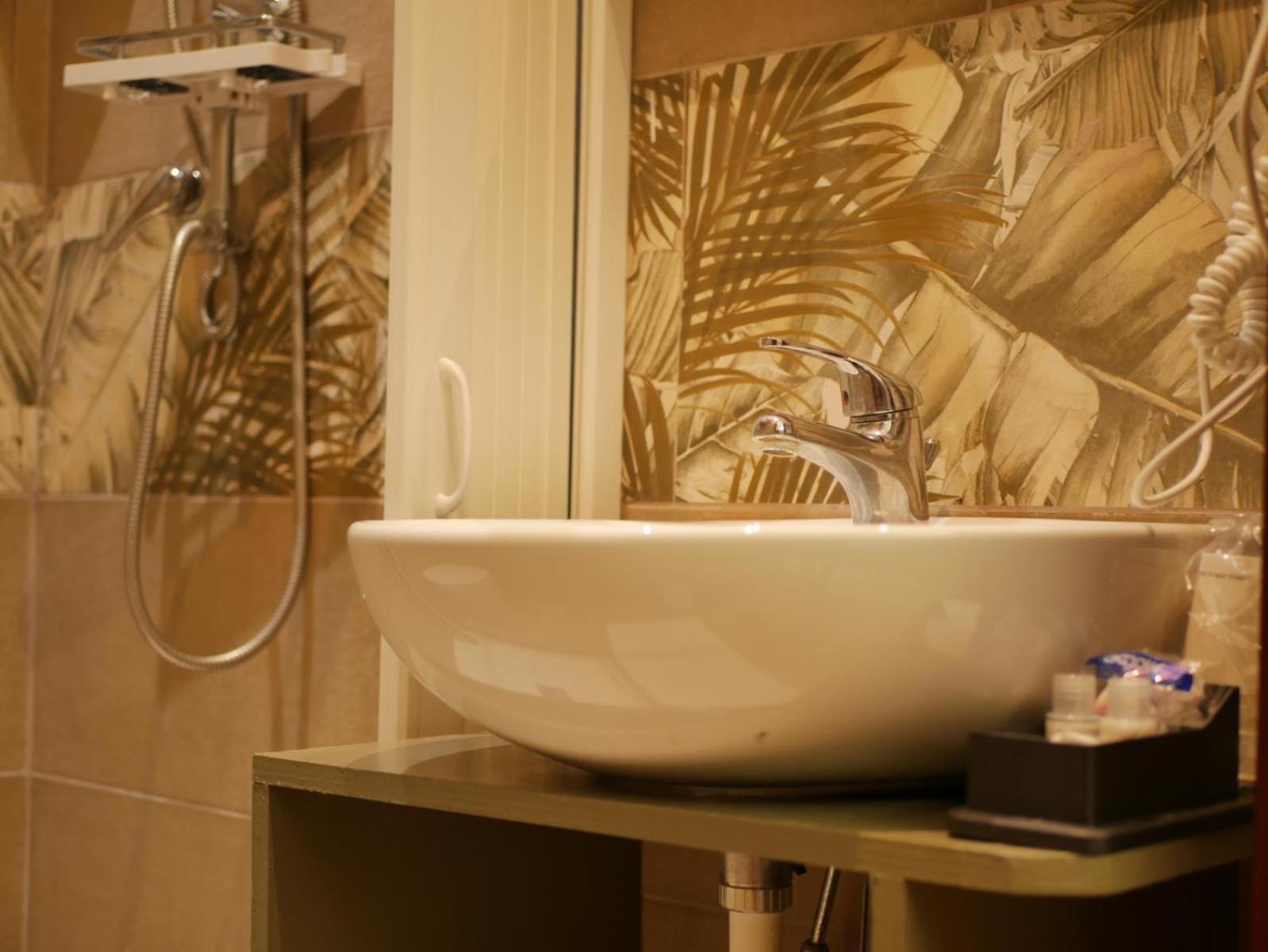 Rooms Piramide Rome Exterior photo